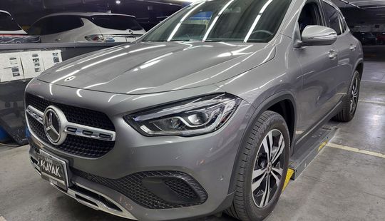 Mercedes Benz • Clase GLA
