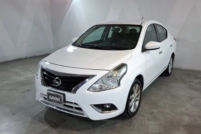 Nissan · Versa