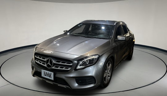 Mercedes Benz • Clase GLA