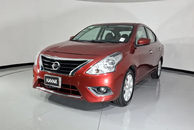 Nissan · Versa