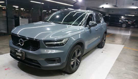 Volvo • XC40