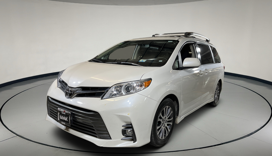 Toyota • Sienna