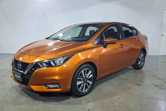 Nissan · Versa