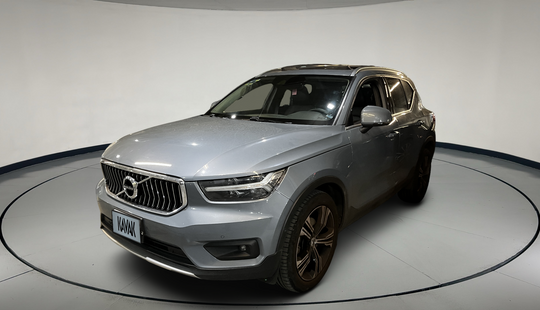 Volvo • XC40