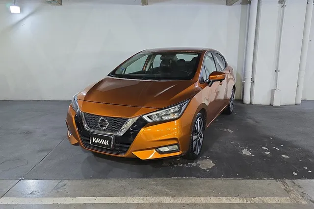 Nissan · Versa