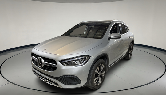 Mercedes Benz • Clase GLA