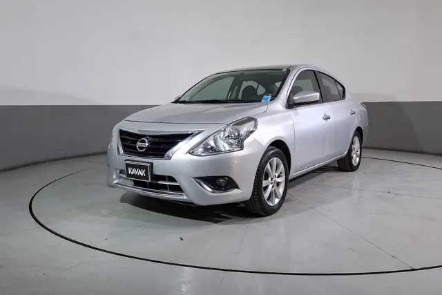 Nissan · Versa
