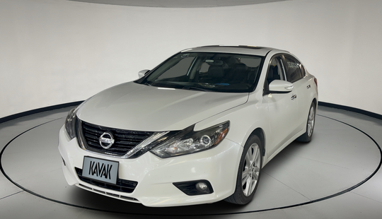 Nissan • Altima