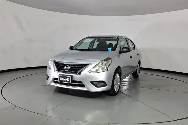 Nissan · Versa