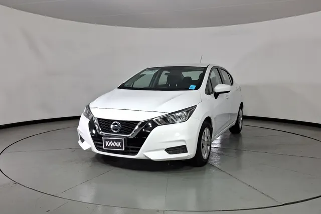 Nissan · Versa
