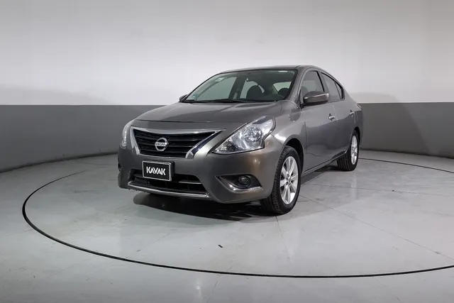 Nissan · Versa