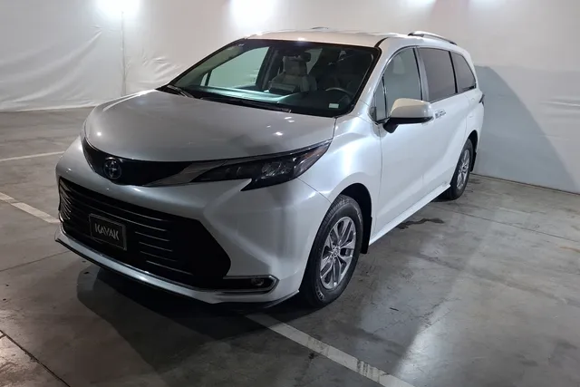 Toyota · Sienna