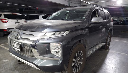 Mitsubishi • Montero