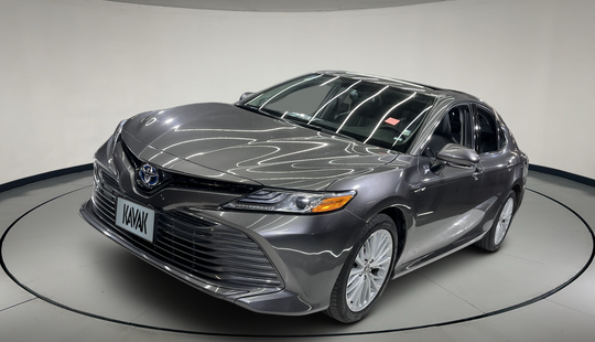 Toyota • Camry