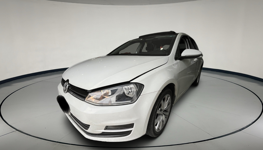 Volkswagen • Golf