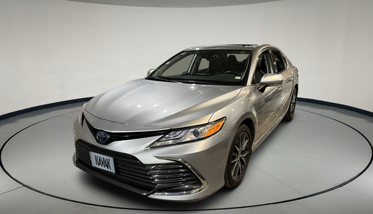 Toyota • Camry