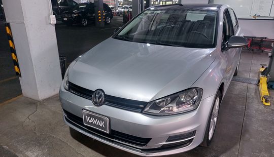 Volkswagen • Golf