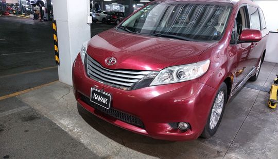 Toyota • Sienna