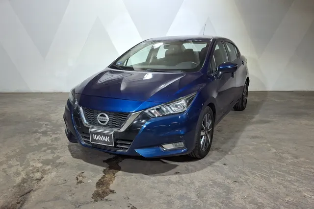 Nissan · Versa