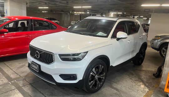 Volvo • XC40