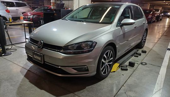 Volkswagen • Golf