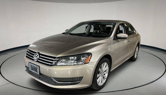 Volkswagen • Passat