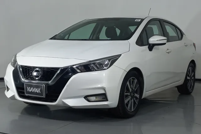 Nissan · Versa