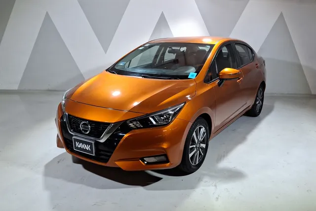 Nissan · Versa
