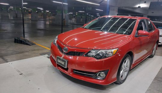 Toyota • Camry