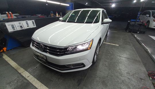 Volkswagen • Passat
