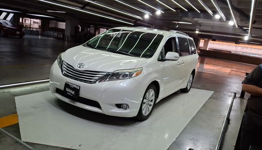Toyota • Sienna