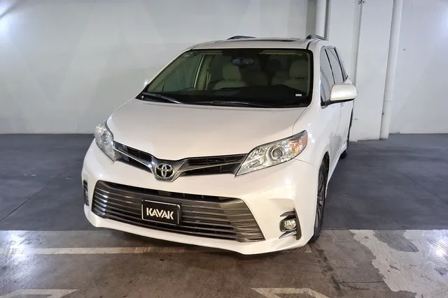 Toyota · Sienna