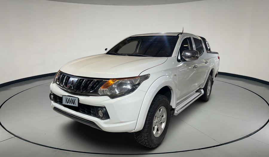 Mitsubishi L200 2.4 GASOLINA GLS DOBLE CABINA 4X2 Pickup 2017