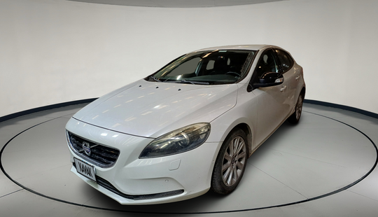 Volvo • V40