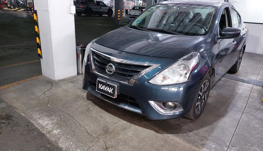 Nissan • Versa