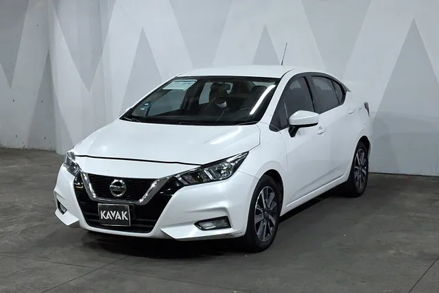 Nissan · Versa