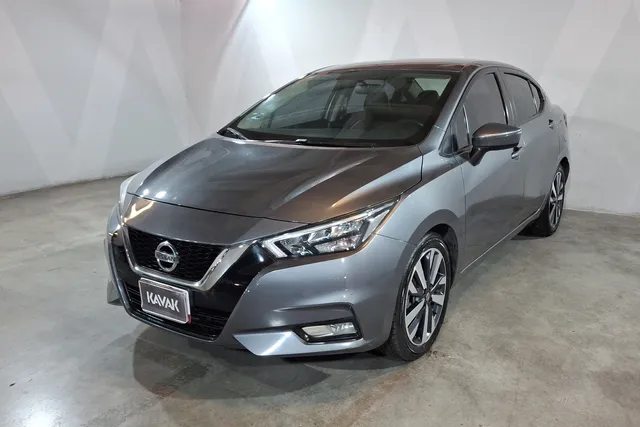 Nissan · Versa