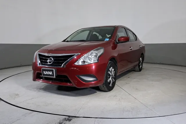 Nissan · Versa