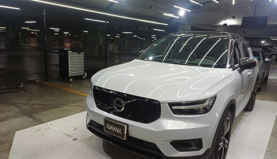Volvo • XC40