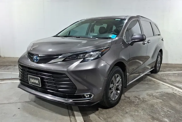 Toyota · Sienna