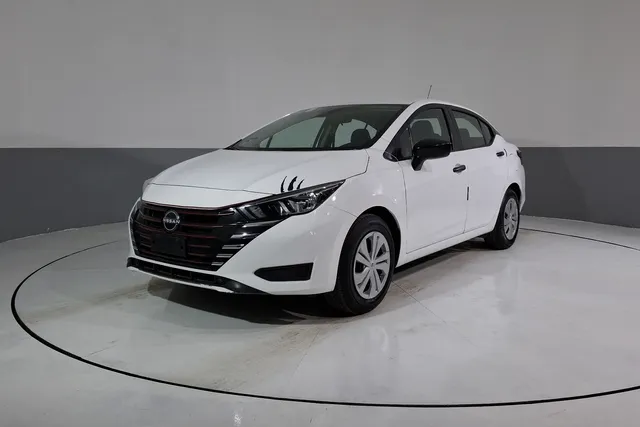 Nissan · Versa