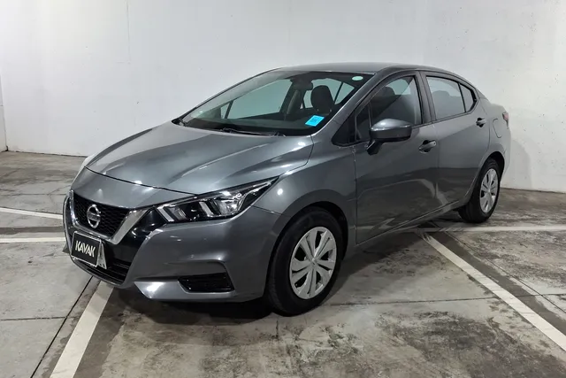 Nissan · Versa