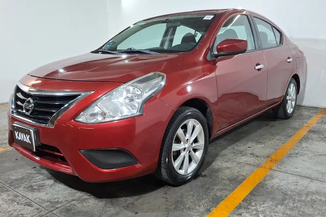 Nissan · Versa