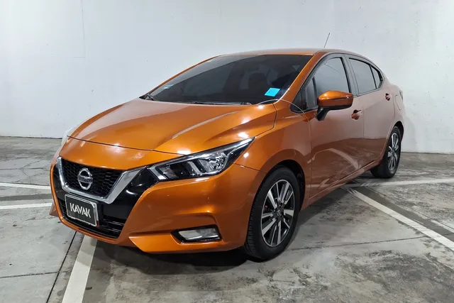 Nissan · Versa