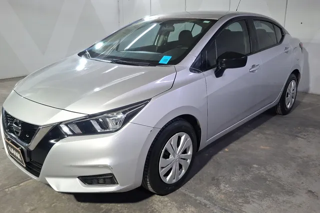 Nissan · Versa