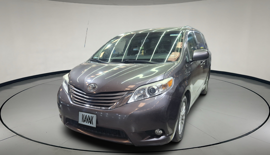 Toyota • Sienna