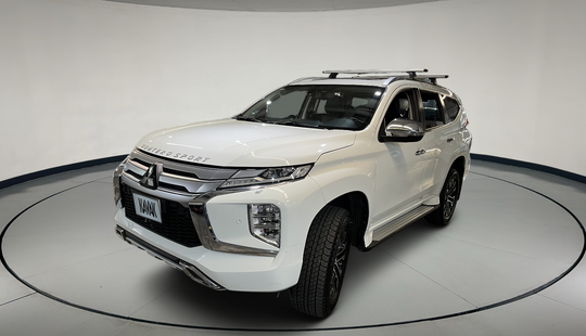 Mitsubishi • Montero