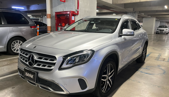 Mercedes Benz • Clase GLA