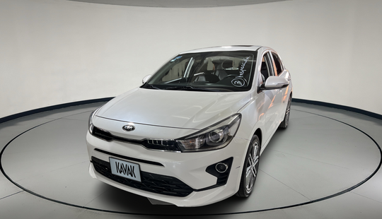 2021 • 48,200 km • Automático