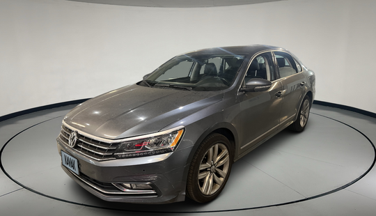 Volkswagen • Passat